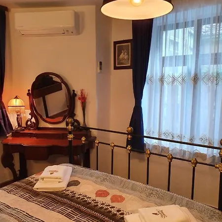 The House With The Bell / Къщата С Камбанката *